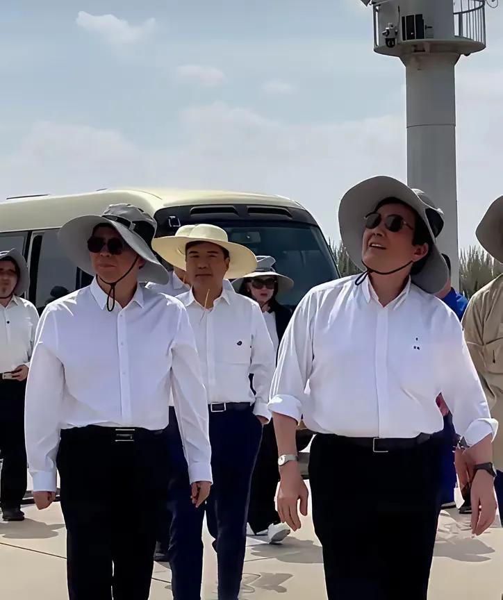就这么一个在台上时"不武、不独、不统"三不的马英九，下台后，天天来大陆游山玩水，