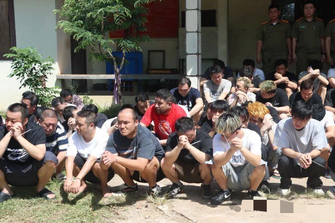 老挝警方在万荣捣毁一个电诈窝点，抓获77名中国籍电诈分子，其中还有5名女生。8