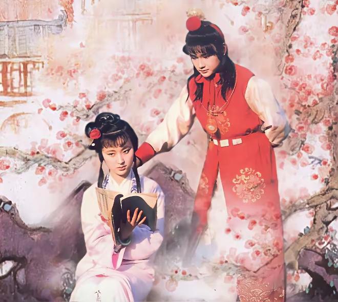 上联：镜花水月红楼梦下联：金玉良缘一场空