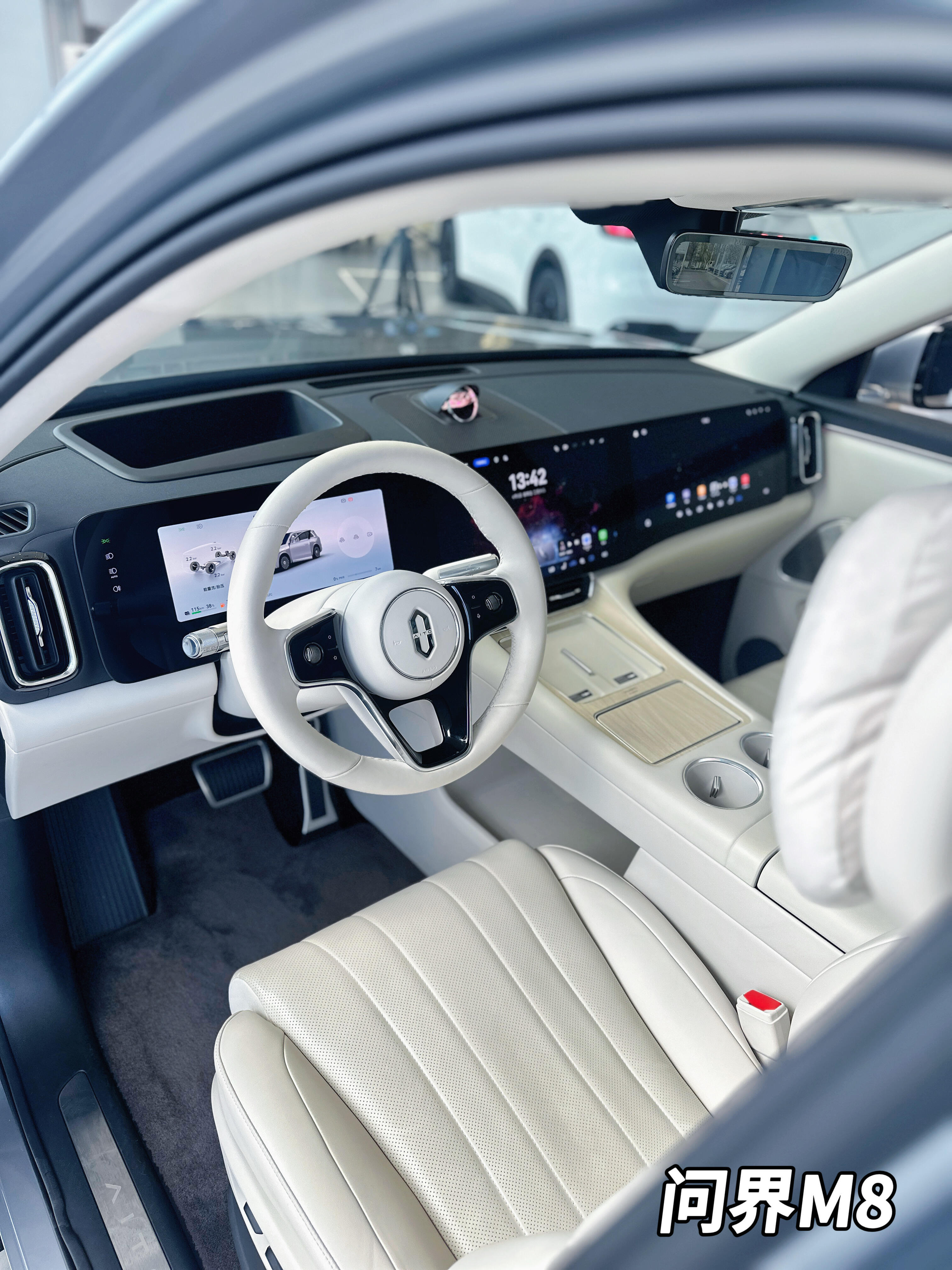 问界家族内饰对比！看完再买从年轻个性到顶奢，五款车定位自成风格，对比完再下手不踩