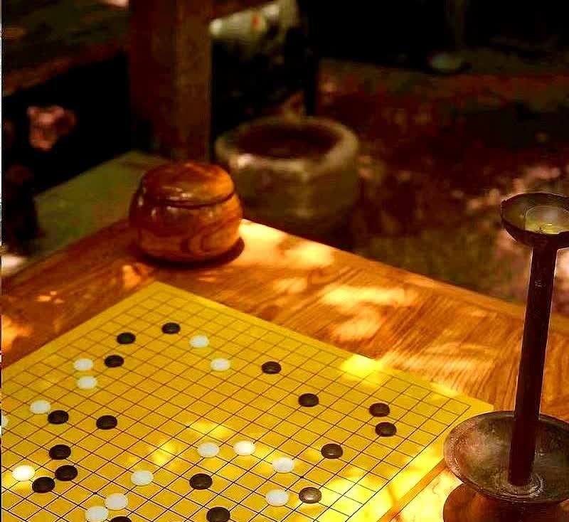 卞相壹已经拖着行李到登机口，被电话叫回来——围协说他不能去比赛了。理由是