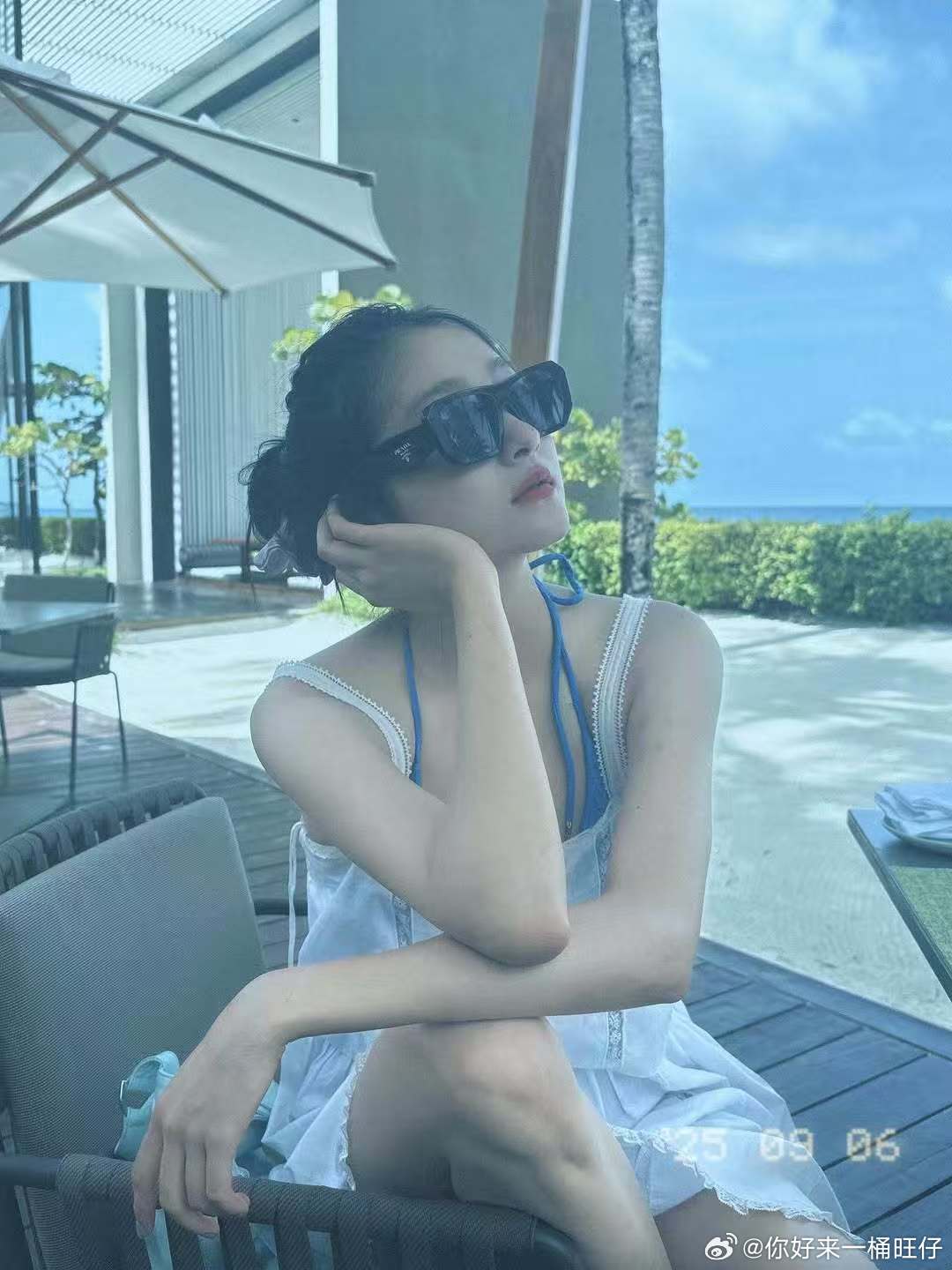 关晓彤海边版关晓彤泳衣关晓彤泳衣这个身材简直了​​​