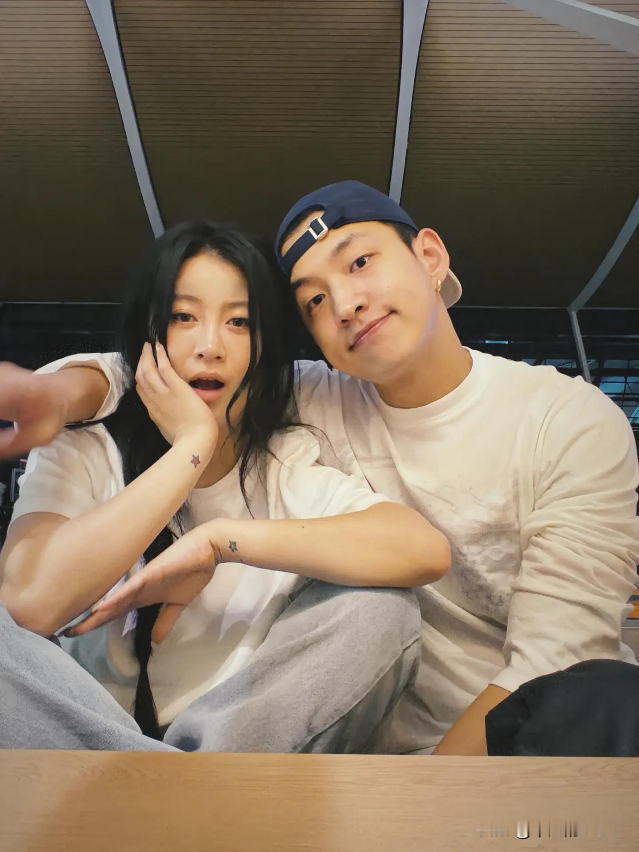 1月25日，李嘉格更新生活动态，并配文“不敢一个人去的地方”。李嘉格发了4张