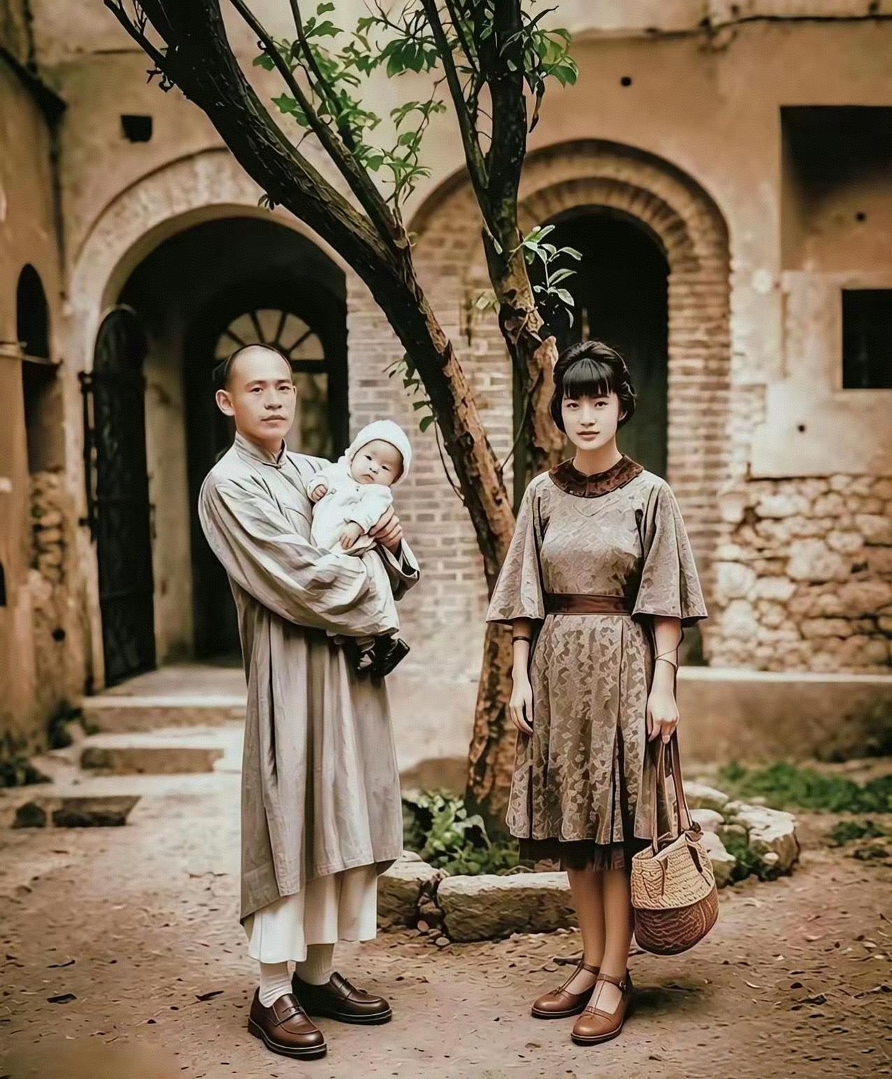 98年前，前林业部部长刘文辉和妻子杨蕴光一家三口的合影