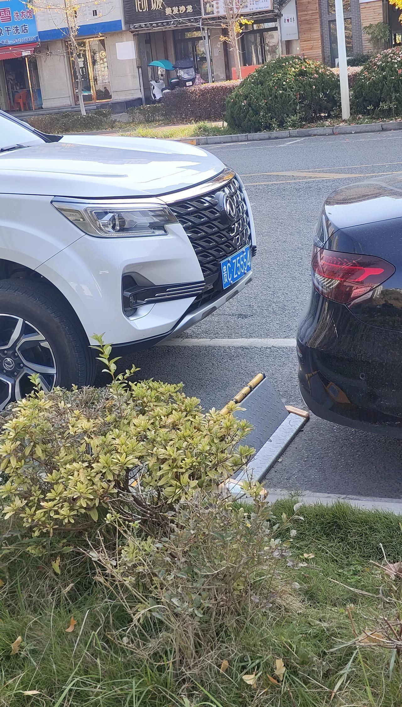 这车的底盘确实高啊