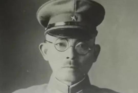 1945年，一名日军少将到前线督战，正当他的副官向他敬礼的时候，3颗子弹直直地朝