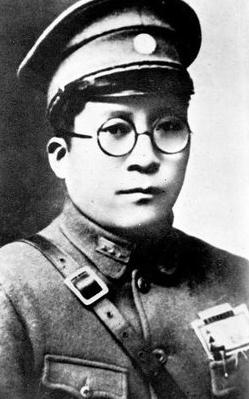 1947年2月8日，是杨虎城永生难忘的一天，早上还轻言细语劝他天冷要多多添衣的妻