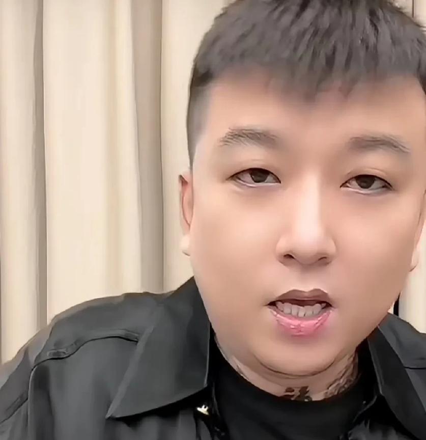 老狗表示李四压根不需要奋斗，家里在天津一百多亩地！老狗谈李