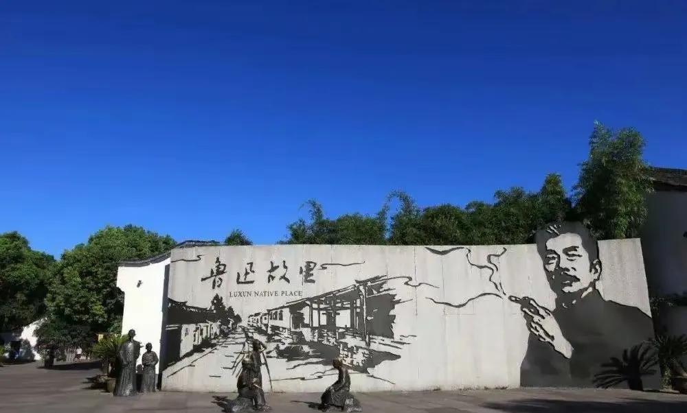 这个IP地址显示在上海的孙女士，因为投诉鲁迅手里的香烟，而成功把自己登上了热搜。