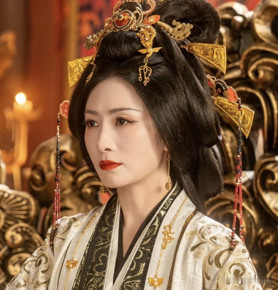 陶昕然，引发热议！7月27日，陶昕然引发热议，她回网友评论时，直接吐槽起自