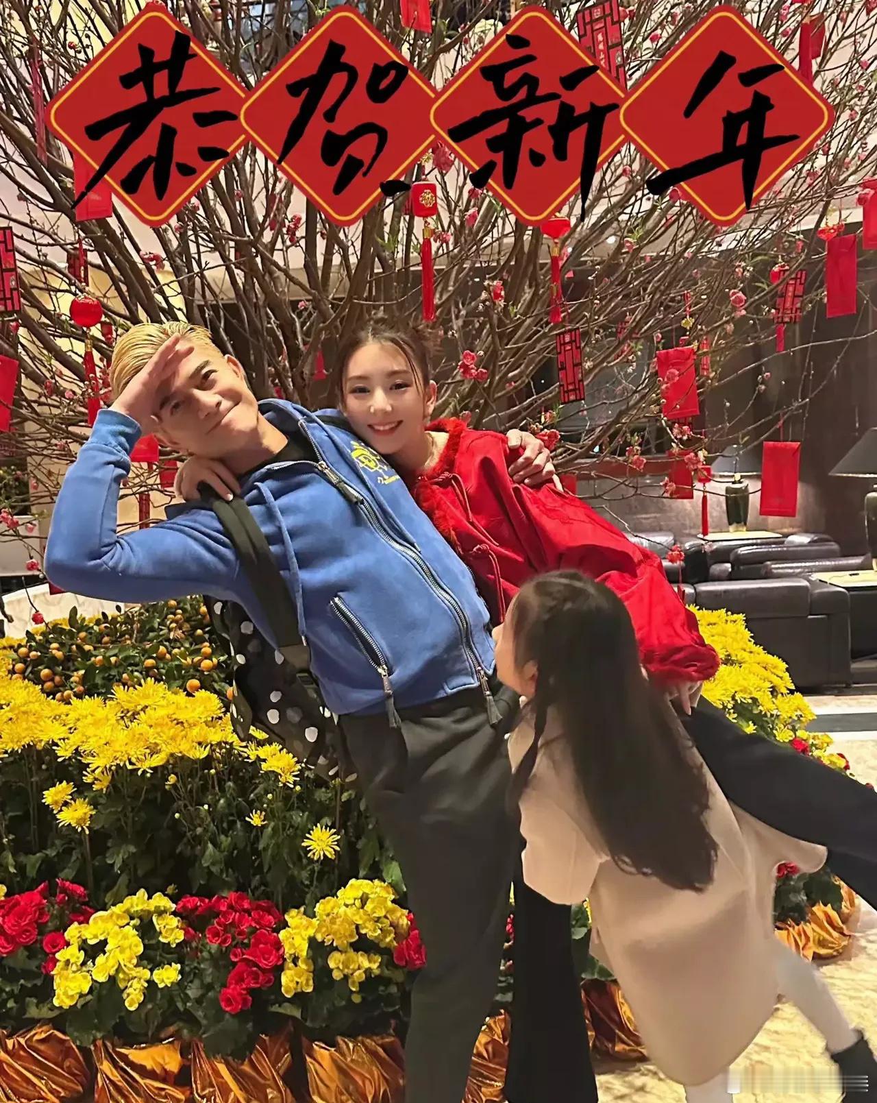 学生时代的方媛真的漂亮啊，一眼就能认出来。天然脸从小美到大，郭富城太有眼光了