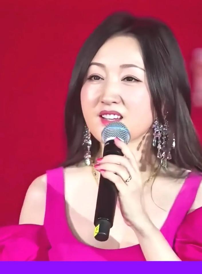 54岁的杨钰莹魅力不减当年，她的保养秘诀是什么？杨钰莹娱乐圈公认的冻龄女神，