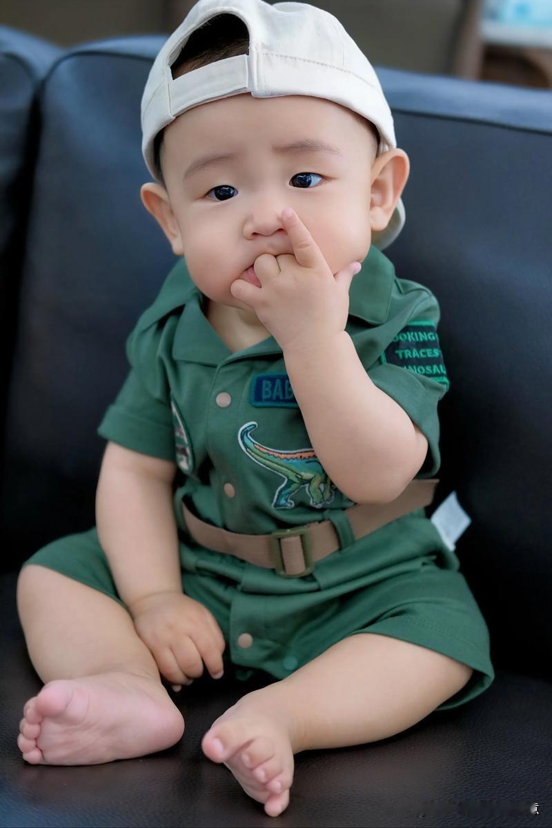 这大概是现在很多年轻夫妻的真实写照。国家鼓励生育，政策也在放宽，但落到每家每户的