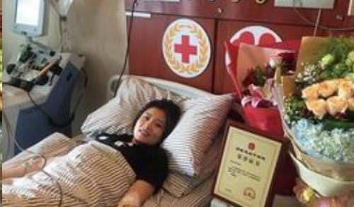 2017年，浙江女子许艾菲无偿捐献骨髓救了一位白血病男孩，谁料男孩康复后找到她说
