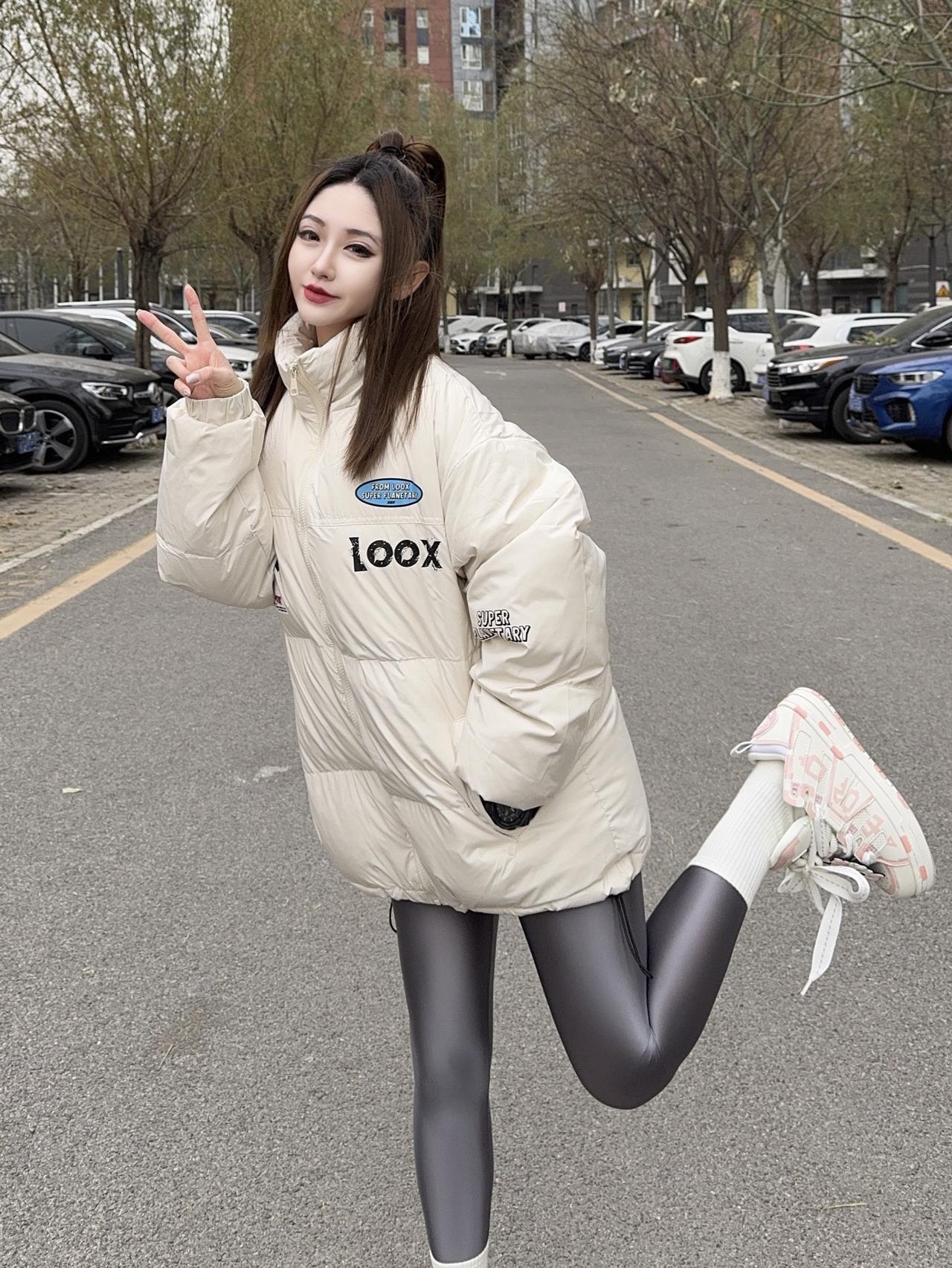 ootd穿搭冬季穿搭拍照姿势紧身裤穿搭光泽裤搭配