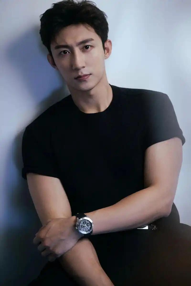 大家都不要羡慕黄景瑜了 普通人成为不了他，不是因为他长得帅，也不是因为他身体