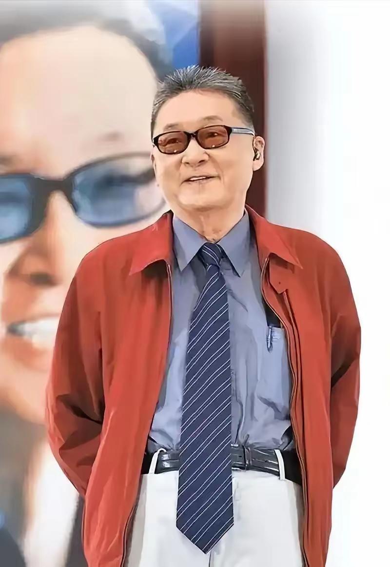 李敖说：“你在人群里，笑容再标准，也没用；腰弯得再深，也没用；心再滚烫，也没用；