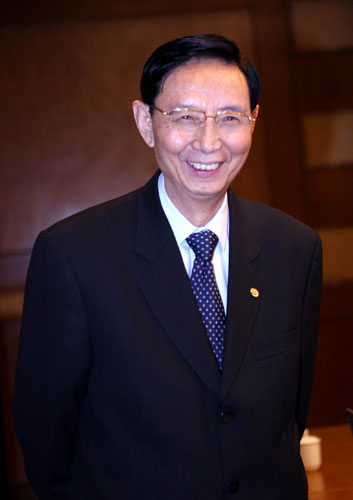 据说武汉三镇不差钱，要是武汉三镇降级了，找青岛西海岸买壳怎么样？如果买壳谈不拢，能不能等有的队解散递