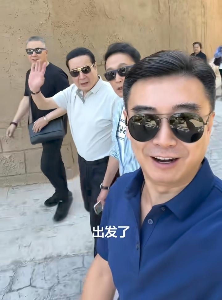 吴刚老师，你怎么和两个“腐败分子”混到一起去了？[捂脸哭][捂脸哭][捂脸哭]人民的民
