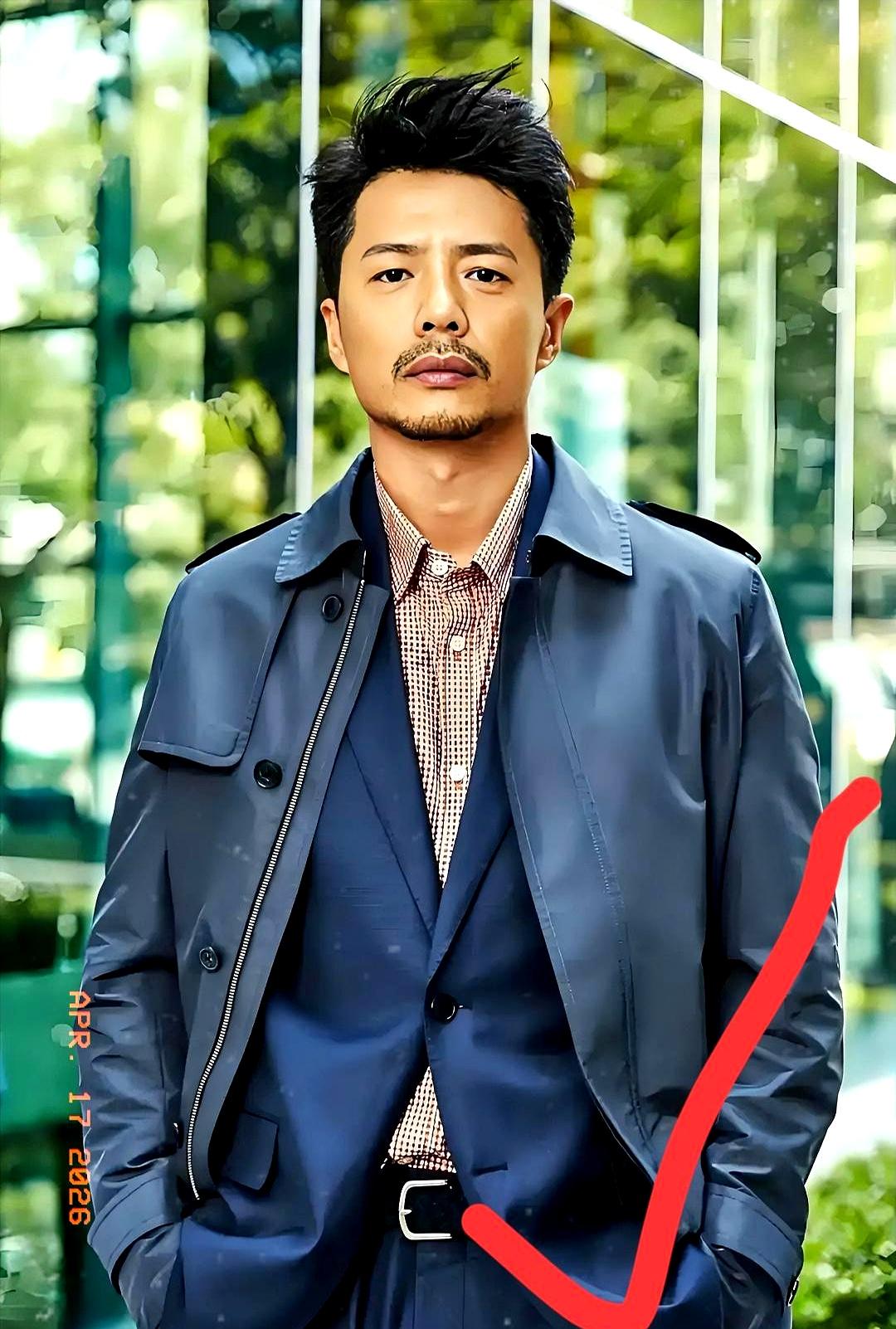 很多中年男演员，真不是不想拍，是现在想接到戏都没那么容易了。段奕宏就是个很典型