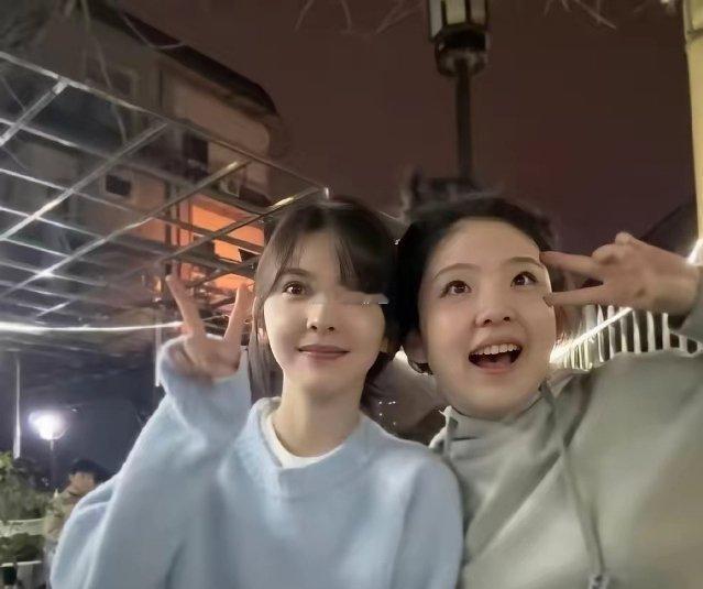 章若楠真的是中了基因彩票了和妹妹的差距好明显