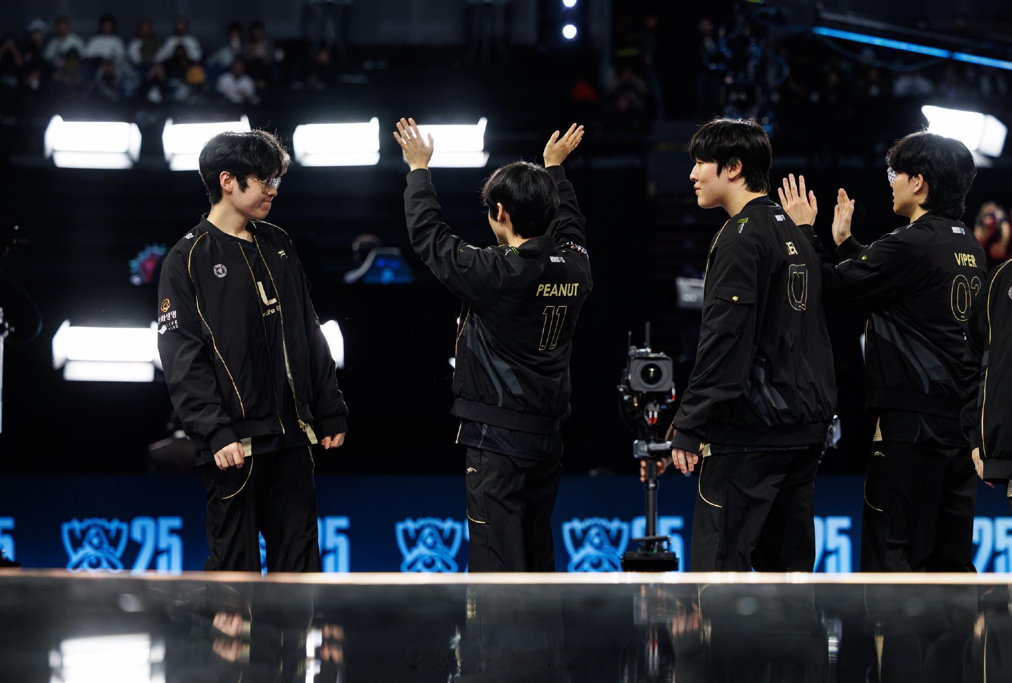 摄影师一村分享Peanut照片: 微笑着来到这里, 也微笑着告别