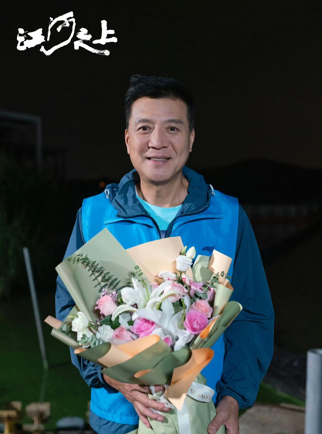 原来刘之冰的老婆是《武则天》中的上官婉儿，两人结婚27年，一家四口好低调。刘之
