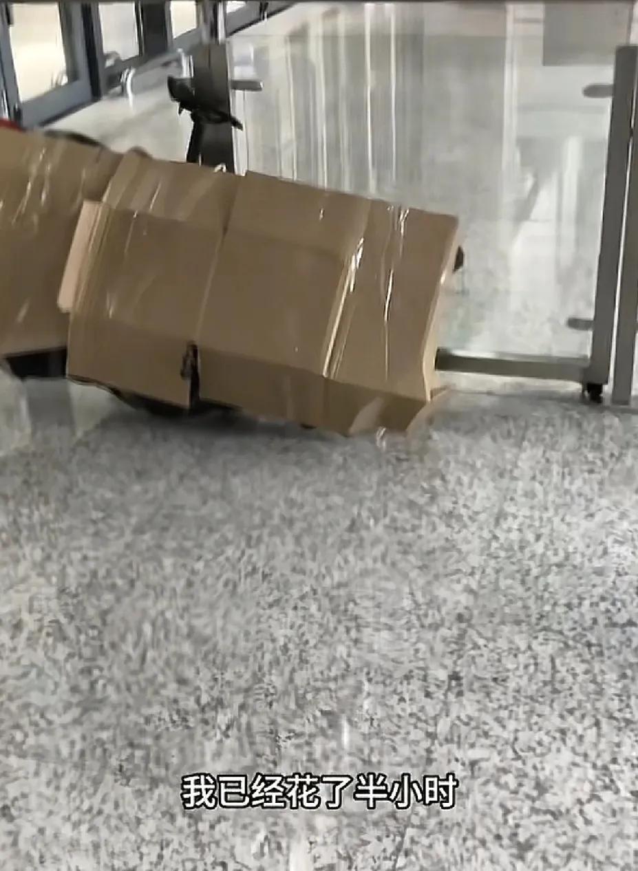 前段时间看到一视频，在四川广元高铁站，两名外籍女游客未根据铁路规定对自行车进行拆