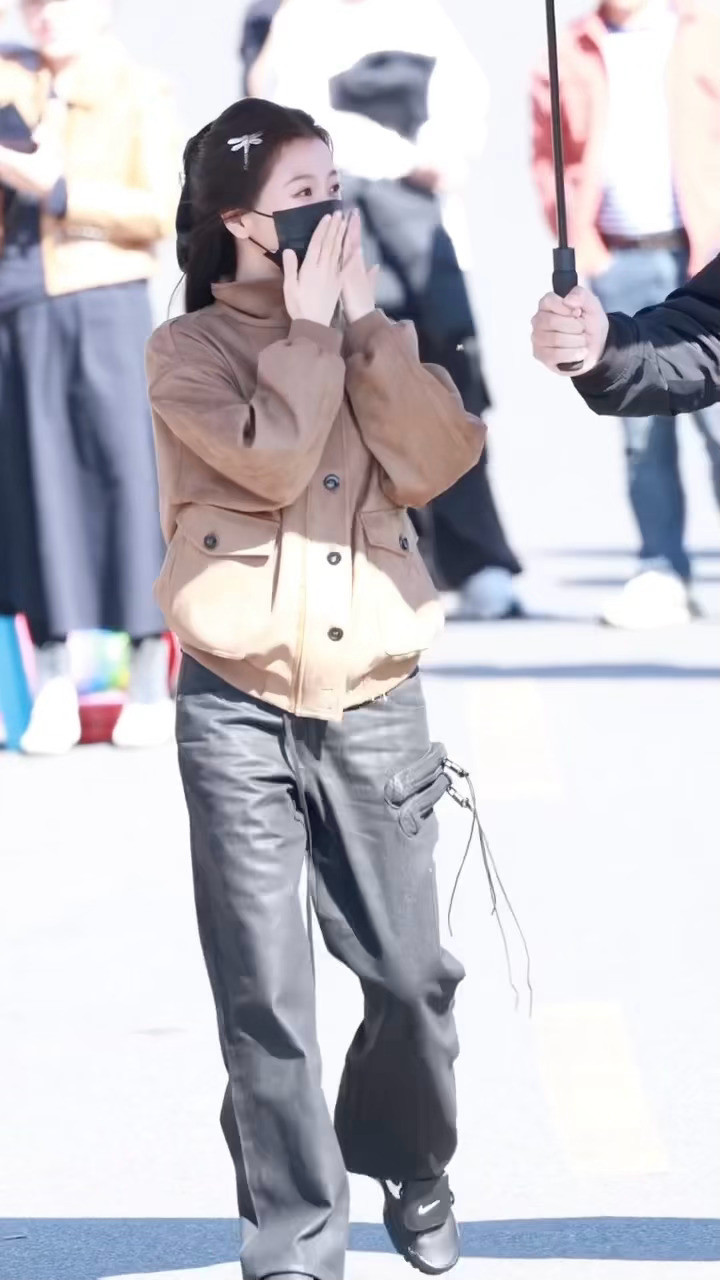 表面草莓奶霜，内藏火锅辣油