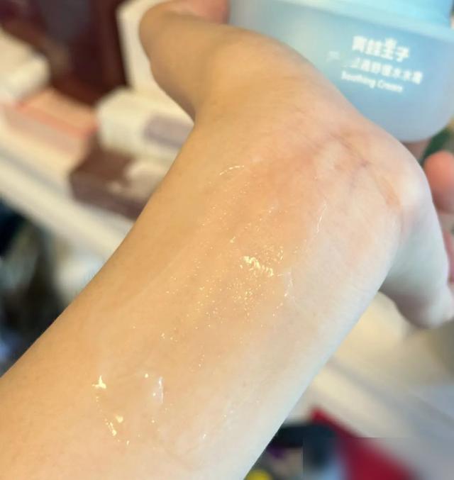 谁懂啊！床头这点破事真能让人崩溃到想换房！最近刷到好多人吐槽：床头没空间放床