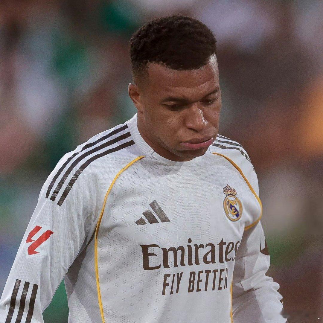 重磅伤停消息！姆巴佩不幸遭遇肌肉超负荷伤病，提前终止本赛季，不再为皇马登场比赛。