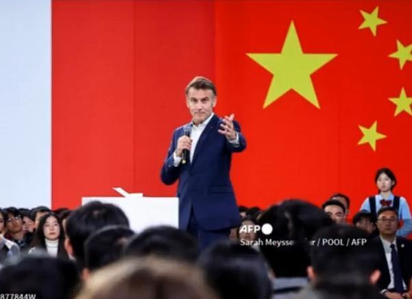 必须加鸡腿！法新社这回没用滤镜！法新社这次给的镜头，是非常干净的。