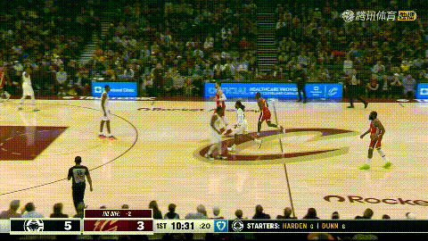 快船双星哈登和伦纳德真是心有灵犀一点通！在今天快船客场挑战骑士的比赛中，当时比赛