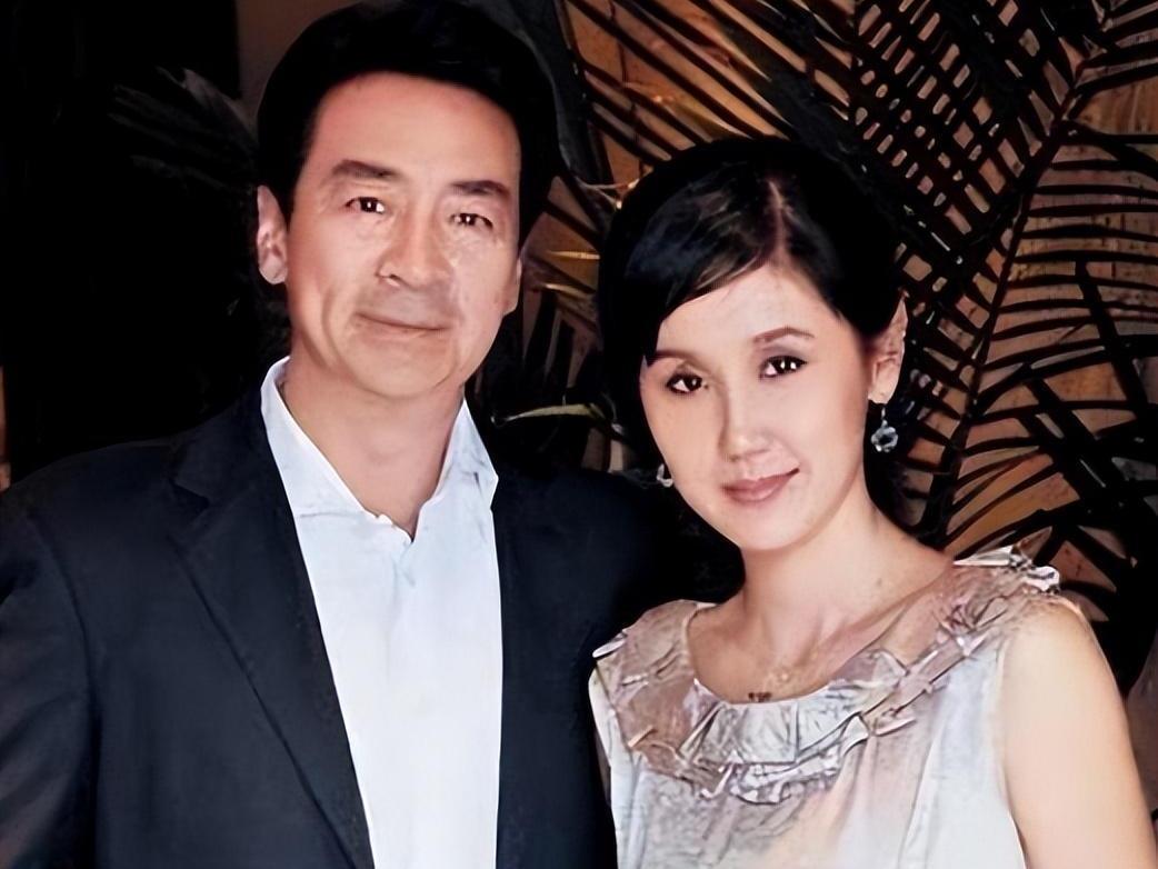 我想说，寇振海这辈子最愧疚的不是18岁的儿子，而是现任小21岁的妻子。寇