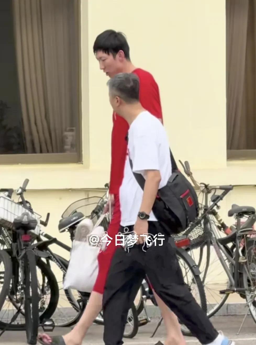 周琦退出国家队集训，徐昕迎来进入正赛大名单机会！周琦因旧患复发，退出国家队集训