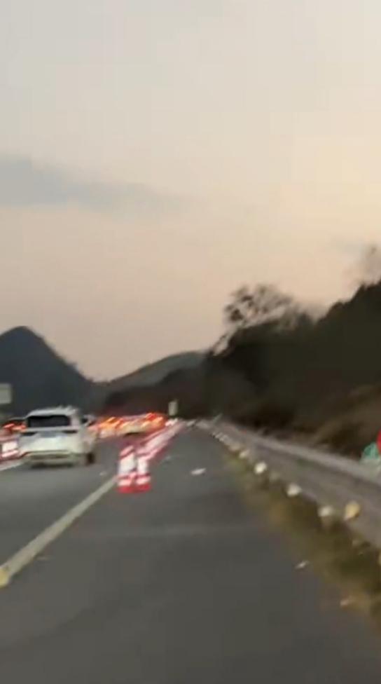 近日，女子因上厕所在高速追车3公里的事儿火了。事发广连高速服务区，返程拥堵，导航