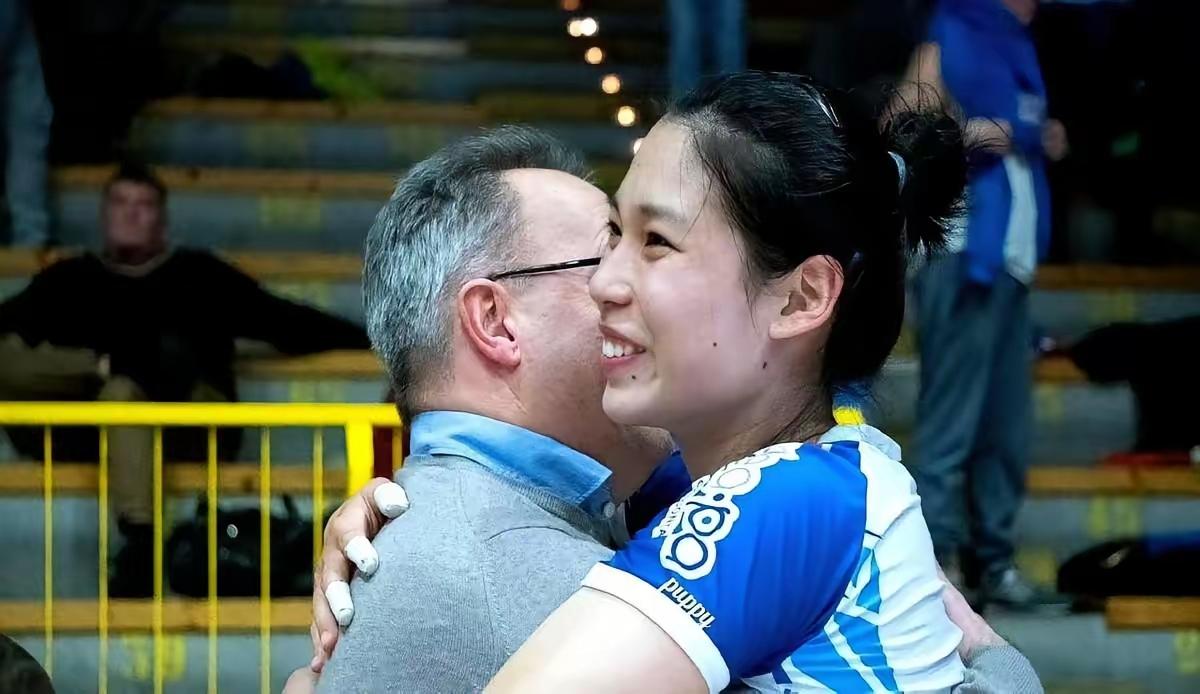 一个中国女孩，让意大利球队从降级区起死回生。加盟前，这支队伍两个月只赢三场。