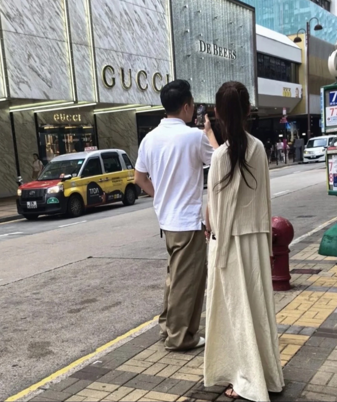 马筱梅真是贤内助，陪着老公去香港工作，以老公事业为主，从不喊累