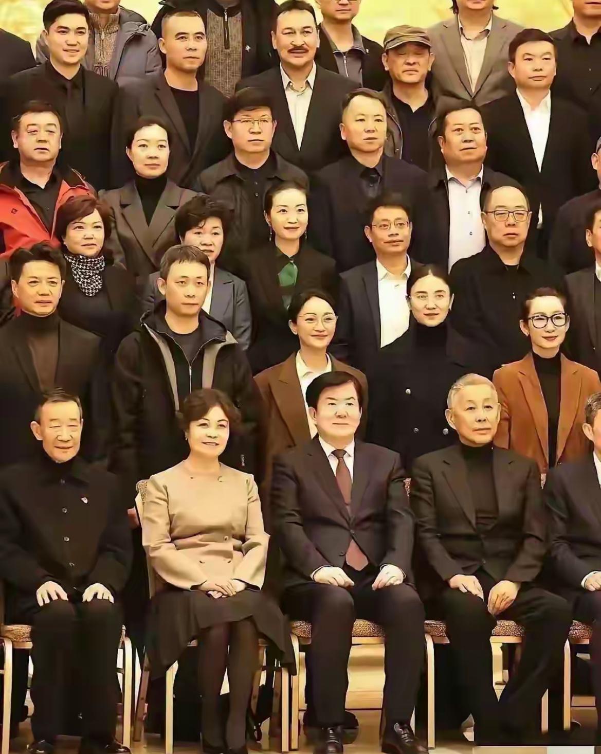 有没有人知道这是什么时候的合影，我只认识五位前辈，能认出7位的都是厉害人物