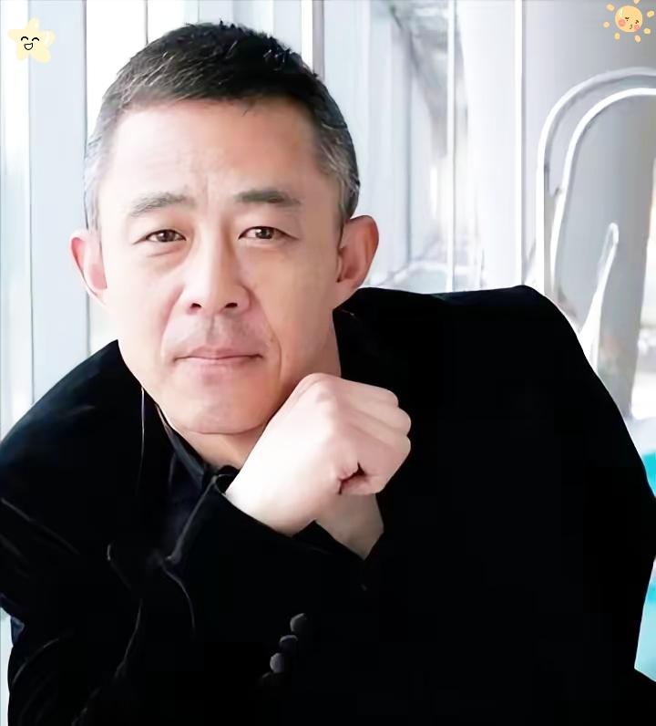 这个世界最让人看不懂的，就是侯勇。演技没得说，是公认的实力派老戏骨，可感情