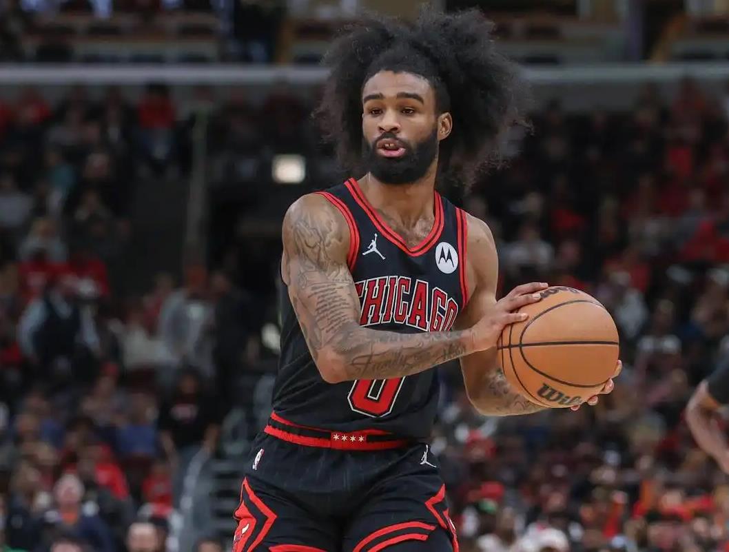 火箭队现在追逐科比·怀特，不知道能否成功，不过根据一些跟队记者报道，火箭队现在距