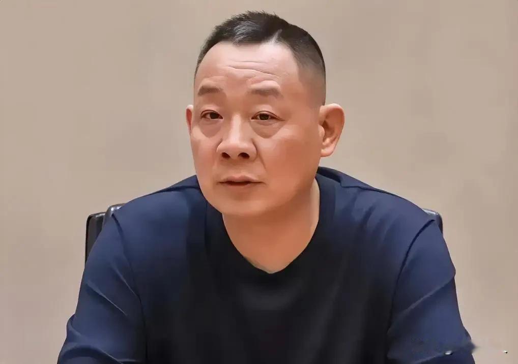 胖东来又整了个大新闻，直接说以后招的新员工，合同只签四年，到期不续。这事儿一出来