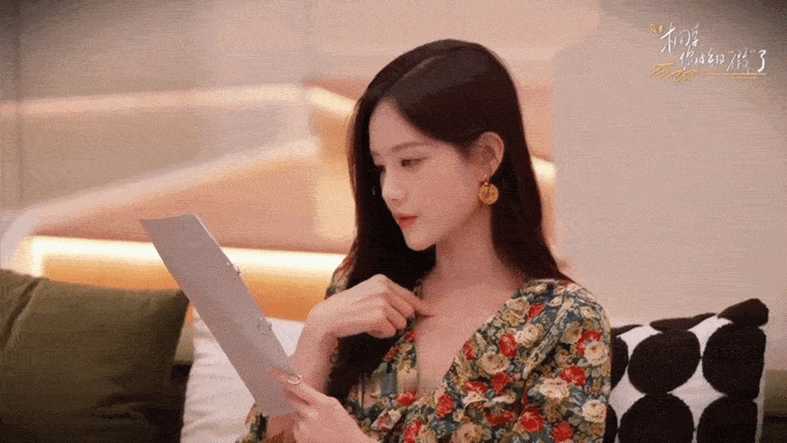 李一桐十年在剧组待了400万分钟🎭百余次威亚挑战高难度戏份，收工卸下紧绷，独