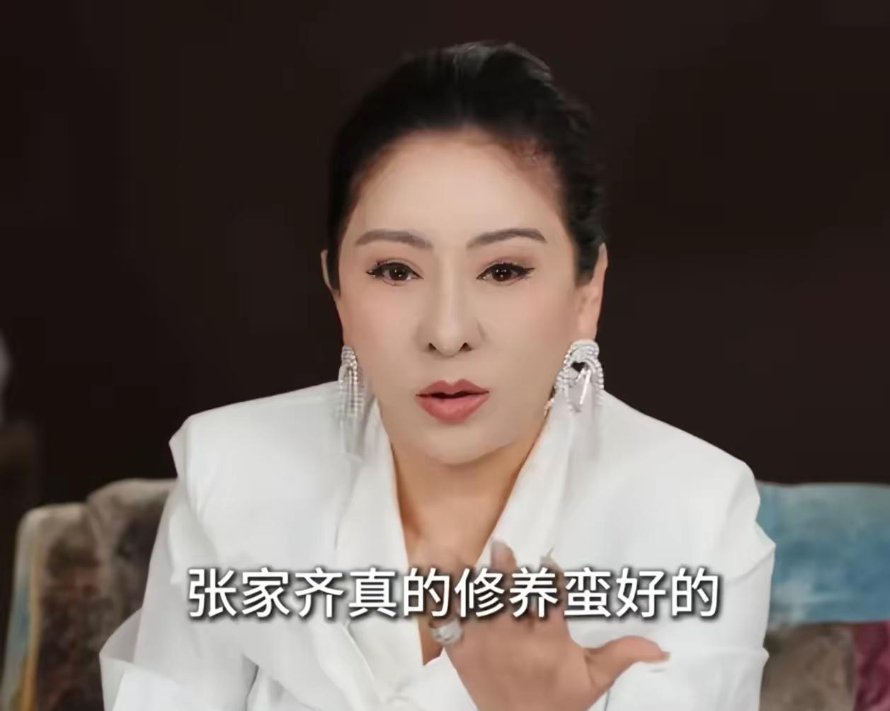 向太，太敢说了！10月14日，向太直播谈及张家齐和妈妈的关系，向太大胆直言：