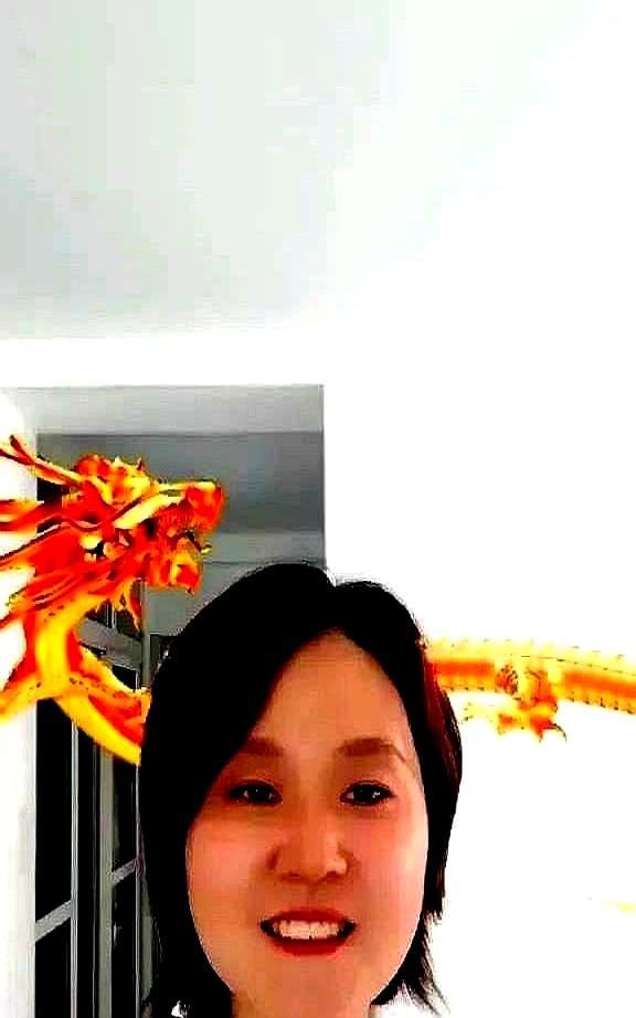我今年42岁，虽然年龄有点大了，但是我奇怪的是，已经有三个男人跟我表白喜欢我了，