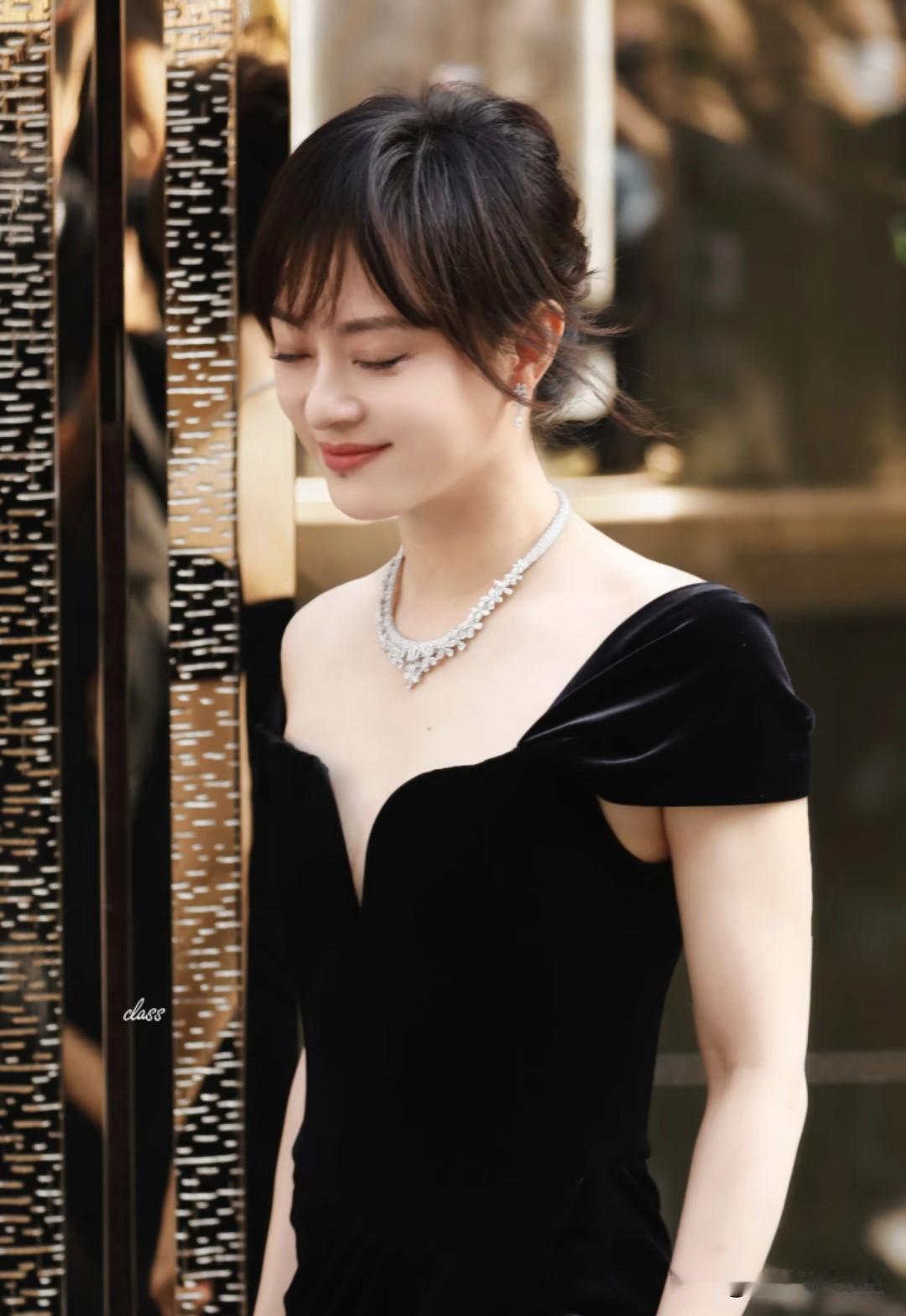 孙俪主演的电视剧里，我最喜欢《甄嬛传》。甄嬛前期天真烂漫，被皇帝宠爱时，那股小女