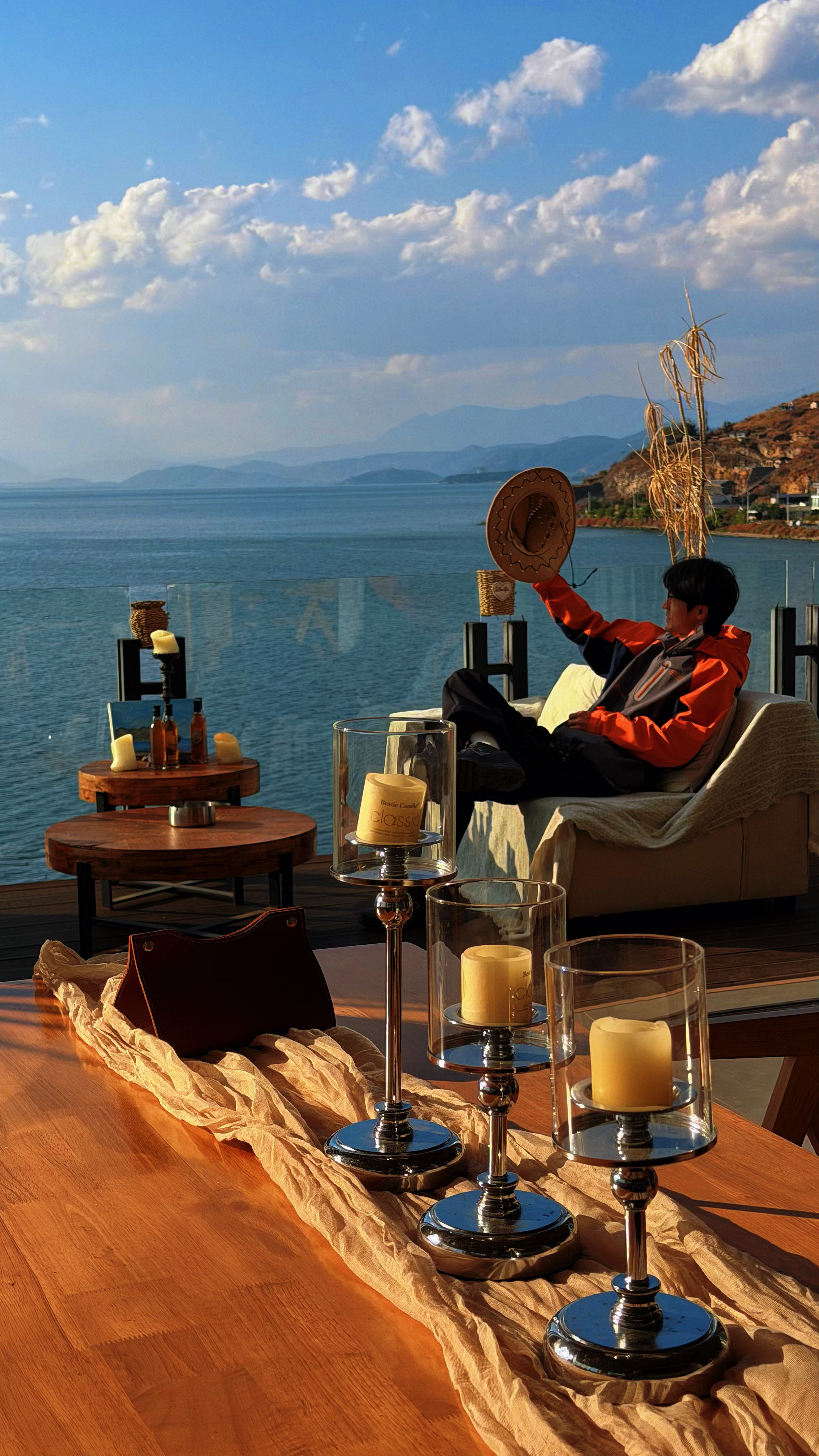 别再被大理网红海景房骗了！我家就在洱海边，开窗就是海，看着是真治愈。可有人说风大