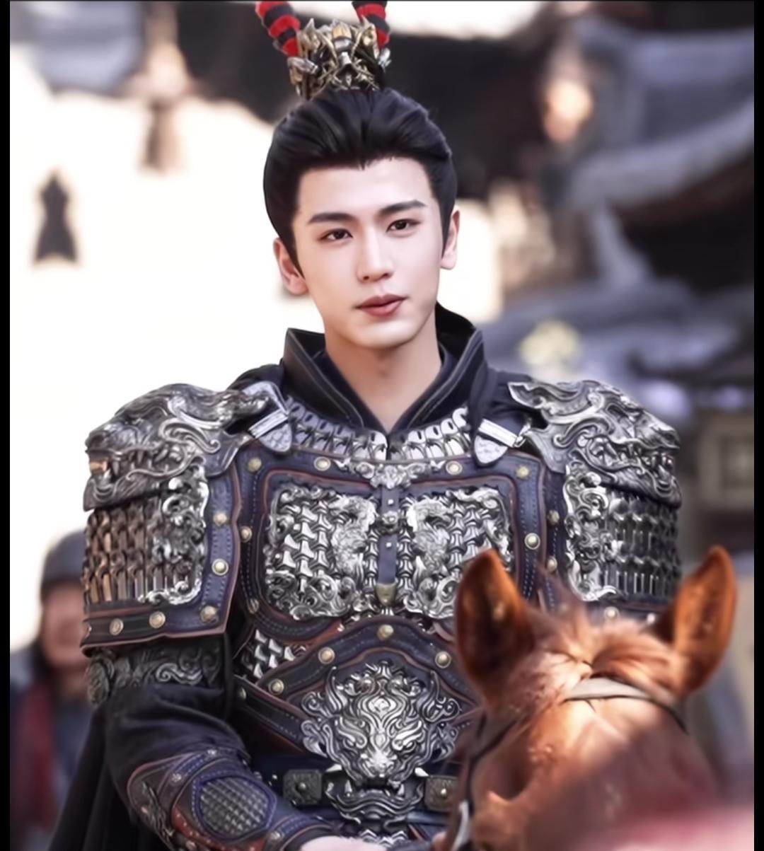 男女对“帅”的理解差异还真挺有意思。女生眼里，张凌赫这种满面清秀、干净纯粹的小鲜