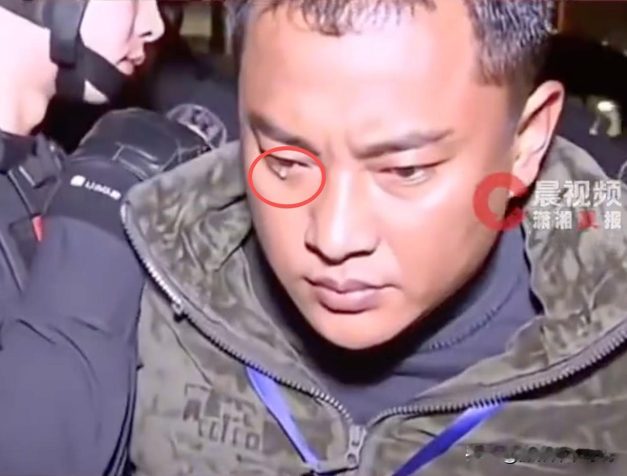 我就想不通他哭个啥，还委屈上了？今天这家伙及其团伙终于归西了，这种罪大恶极的人不