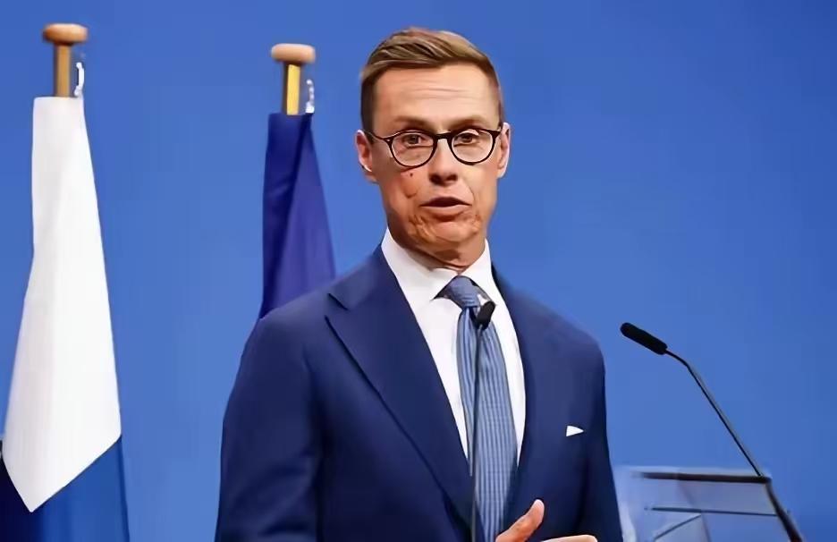 芬兰第32轮军援乌克兰。当地时间2月5日，芬兰总统亚历山大·斯图布正式批准向乌